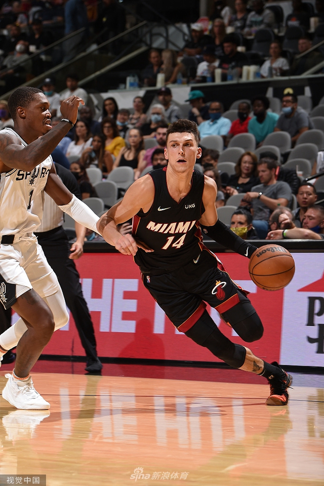 在场面上更 在场面上更