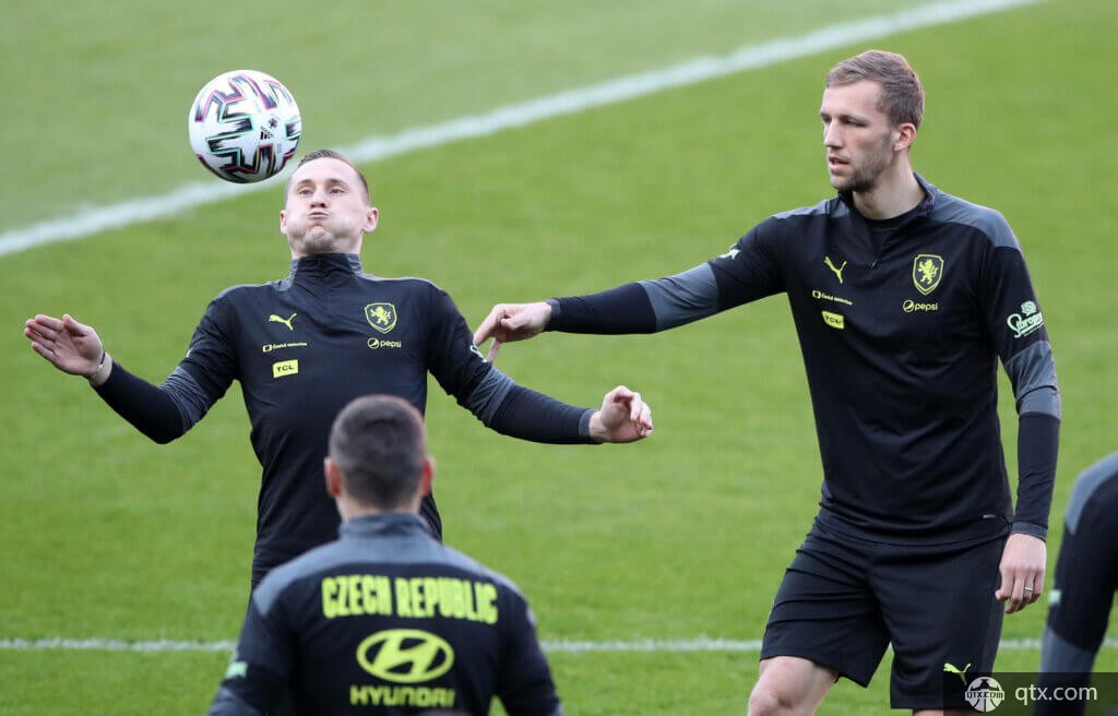 具攻击性的 具攻击性的